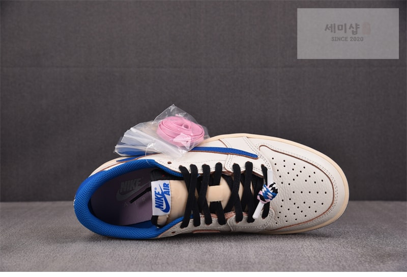 Nike 나이키 x 트래비스 스캇 에어조던1 로우 OG SP 세일 밀리터리 블루 DM7866-104 신발 4번 이미지