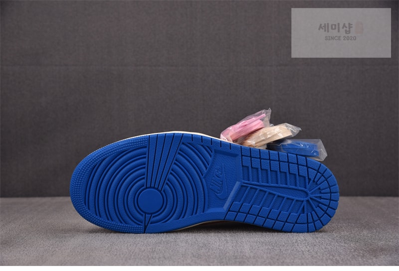 Nike 나이키 x 트래비스 스캇 에어조던1 로우 OG SP 세일 밀리터리 블루 DM7866-104 신발 15번 이미지