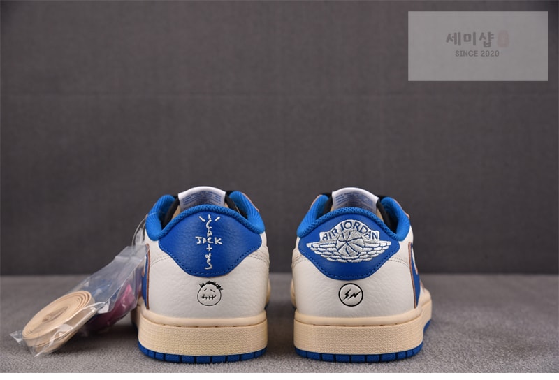 Nike 나이키 x 트래비스 스캇 에어조던1 로우 OG SP 세일 밀리터리 블루 DM7866-104 신발 17번 이미지