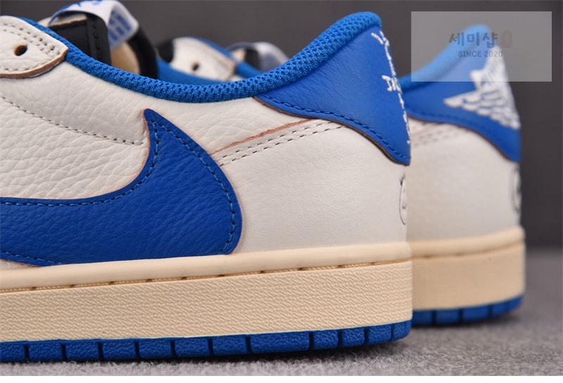 Nike 나이키 x 트래비스 스캇 에어조던1 로우 OG SP 세일 밀리터리 블루 DM7866-104 신발 13번 이미지