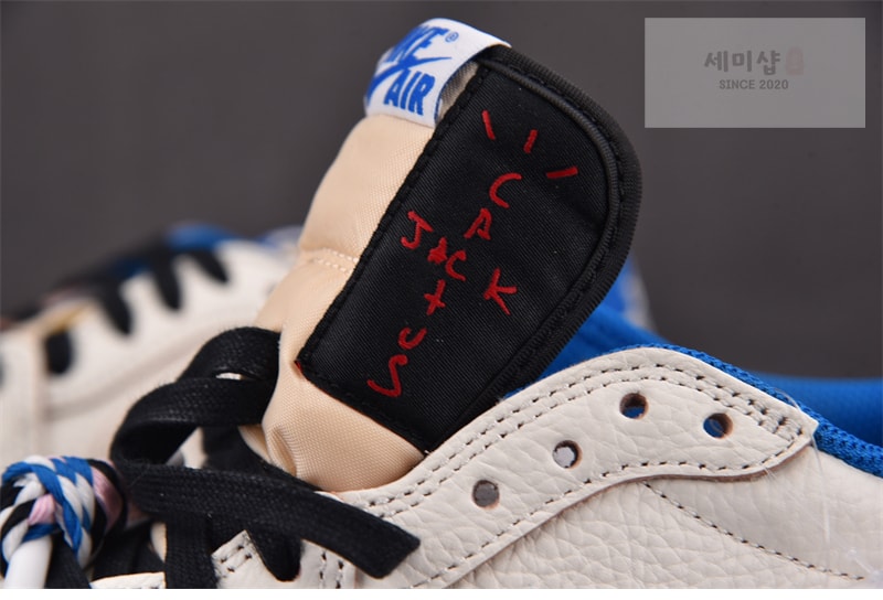 Nike 나이키 x 트래비스 스캇 에어조던1 로우 OG SP 세일 밀리터리 블루 DM7866-104 신발 16번 이미지