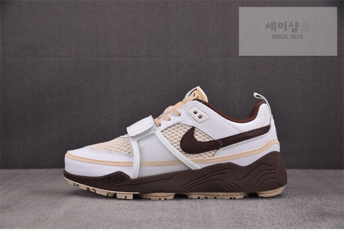 Nike 나이키 x 트래비스 스캇 줌 필드 잭스 “화이트 라이트 초콜릿” HQ3073-100 신발 15번 이미지