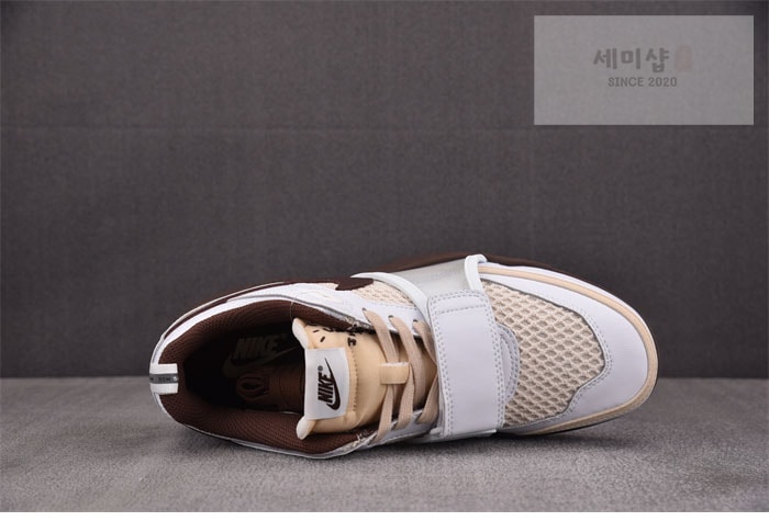 Nike 나이키 x 트래비스 스캇 줌 필드 잭스 “화이트 라이트 초콜릿” HQ3073-100 신발 3번 이미지