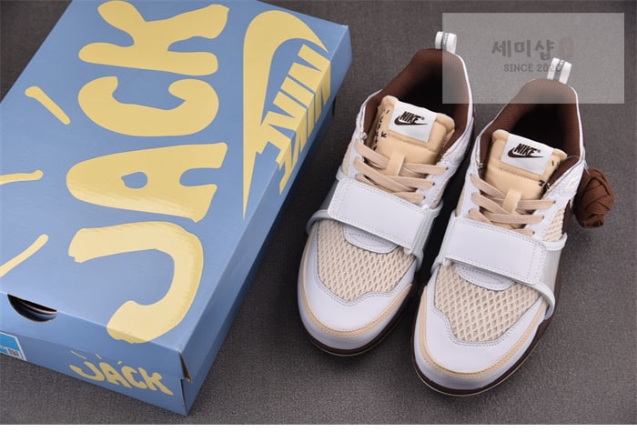 Nike 나이키 x 트래비스 스캇 줌 필드 잭스 “화이트 라이트 초콜릿” HQ3073-100 신발 7번 이미지