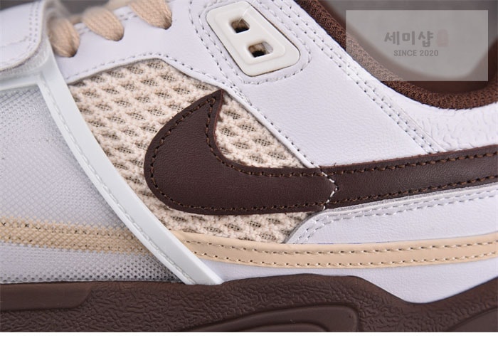 Nike 나이키 x 트래비스 스캇 줌 필드 잭스 “화이트 라이트 초콜릿” HQ3073-100 신발 10번 이미지