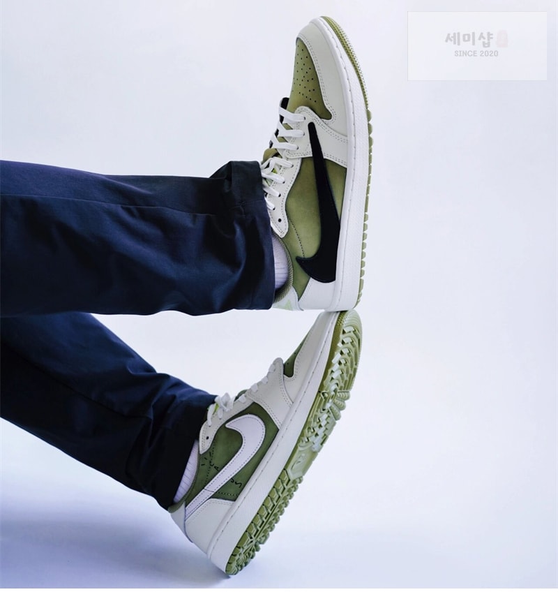 Nike 나이키 x 트레비스 스캇 에어조던1 로우 골프 네츄럴 올리브 신발 2번 이미지