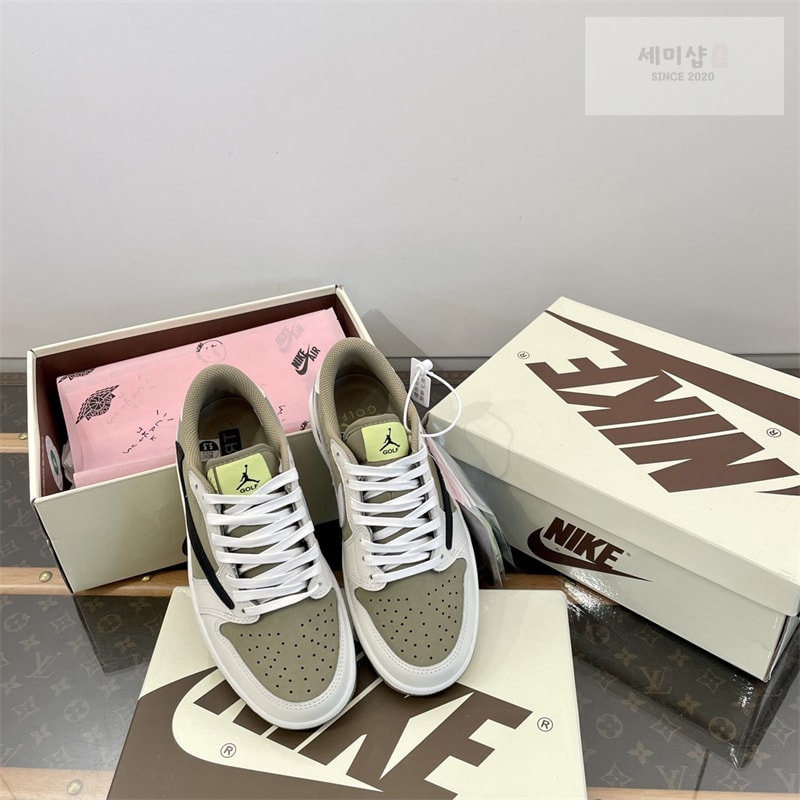 Nike 나이키 x 트레비스 스캇 에어조던1 로우 골프 네츄럴 올리브 신발 18번 이미지