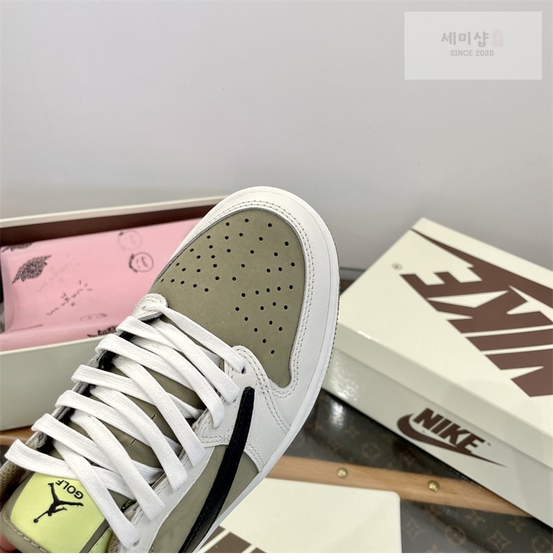Nike 나이키 x 트레비스 스캇 에어조던1 로우 골프 네츄럴 올리브 신발 10번 이미지