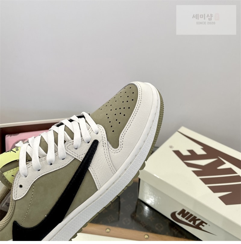 Nike 나이키 x 트레비스 스캇 에어조던1 로우 골프 네츄럴 올리브 신발 11번 이미지