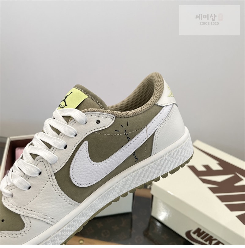Nike 나이키 x 트레비스 스캇 에어조던1 로우 골프 네츄럴 올리브 신발 13번 이미지
