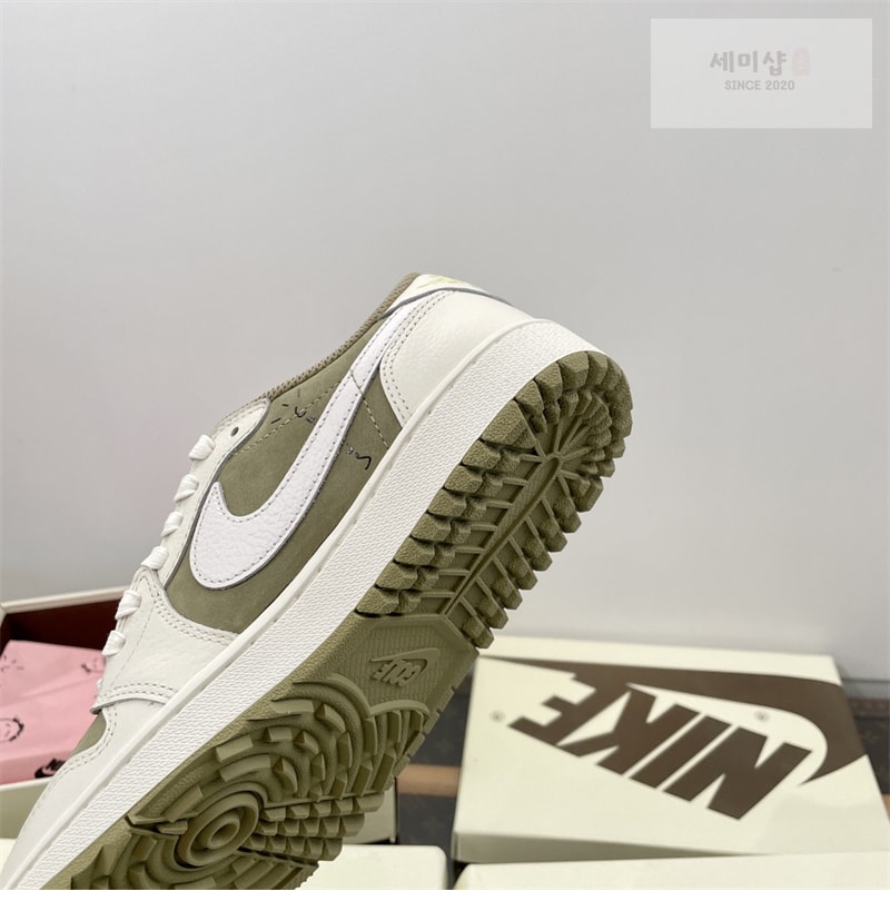 Nike 나이키 x 트레비스 스캇 에어조던1 로우 골프 네츄럴 올리브 신발 14번 이미지