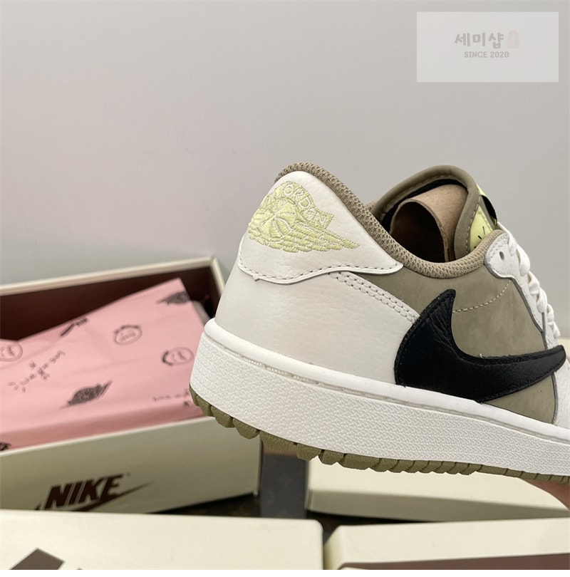 Nike 나이키 x 트레비스 스캇 에어조던1 로우 골프 네츄럴 올리브 신발 15번 이미지