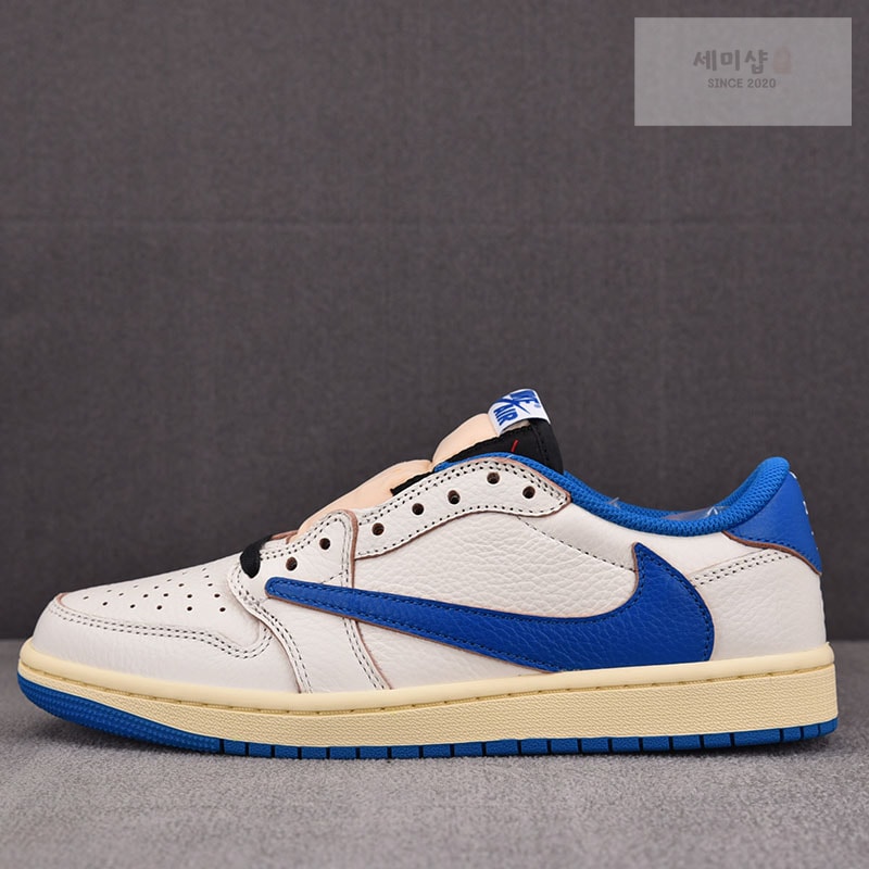 Nike 나이키 x 트레비스 스캇 에어조던1 로우 OG SP 밀리터리 블루 DM7866-104 신발 1번 이미지