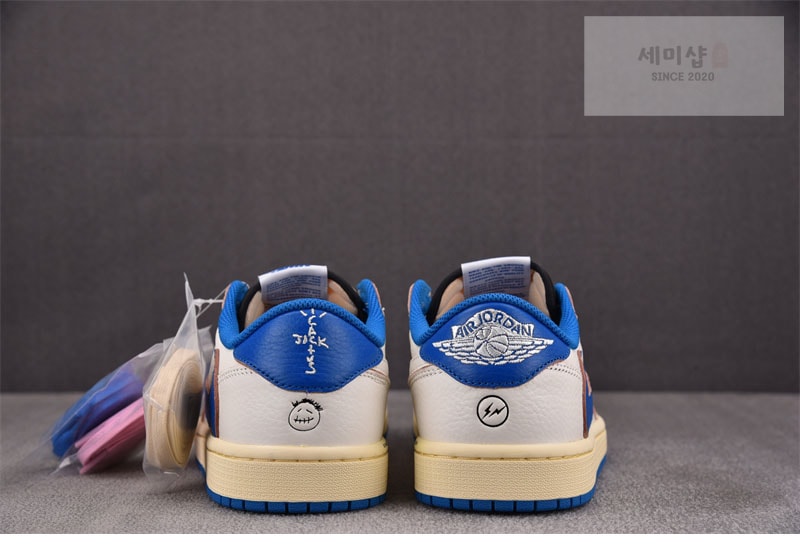 Nike 나이키 x 트레비스 스캇 에어조던1 로우 OG SP 밀리터리 블루 DM7866-104 신발 6번 이미지