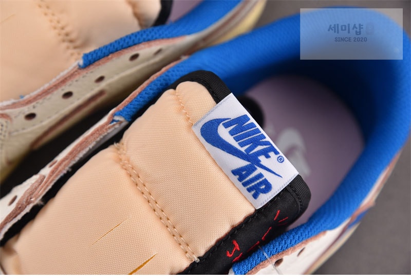 Nike 나이키 x 트레비스 스캇 에어조던1 로우 OG SP 밀리터리 블루 DM7866-104 신발 9번 이미지