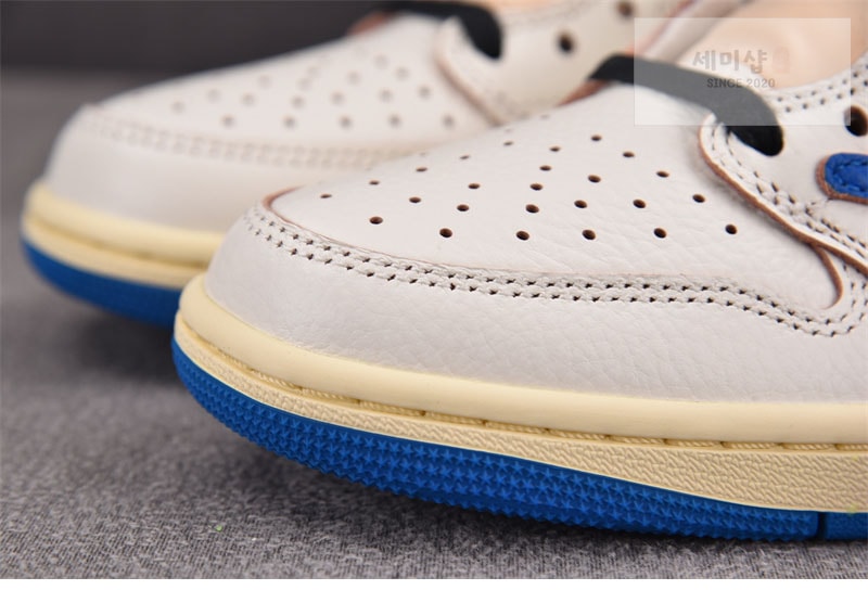 Nike 나이키 x 트레비스 스캇 에어조던1 로우 OG SP 밀리터리 블루 DM7866-104 신발 11번 이미지