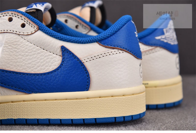 Nike 나이키 x 트레비스 스캇 에어조던1 로우 OG SP 밀리터리 블루 DM7866-104 신발 13번 이미지