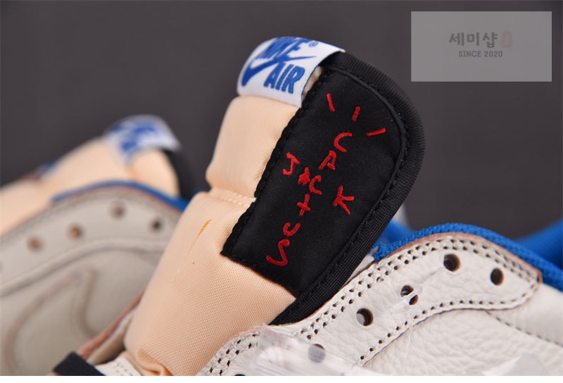 Nike 나이키 x 트레비스 스캇 에어조던1 로우 OG SP 밀리터리 블루 DM7866-104 신발 14번 이미지