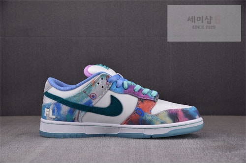 Nike 나이키 x 퓨추라 래버러토리 SB 덩크 로우og 신발 4번 이미지