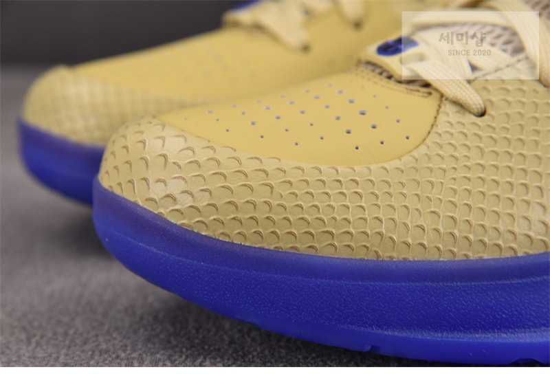 Nike 나이키 x FC 바르셀로나 코비 4 프로트로 팀 골드 CZ7918-600 신발 4번 이미지