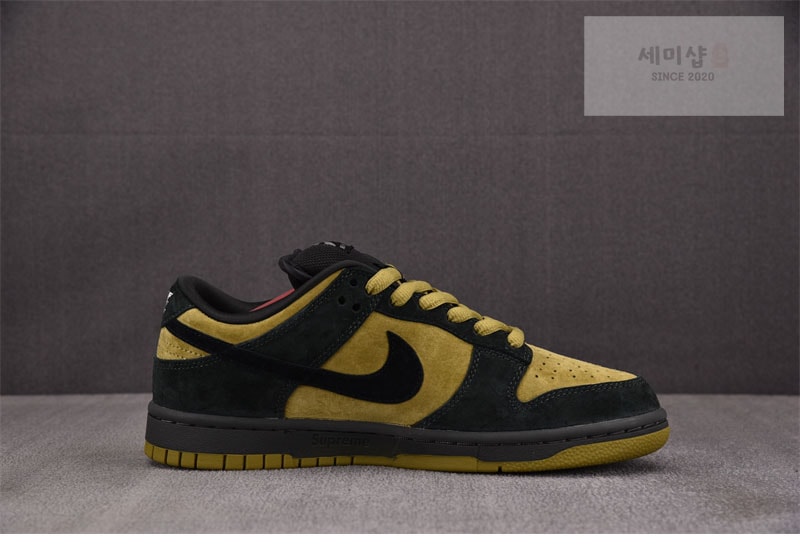 Nike 슈프림 x 나이키 SB 덩크 로우 캠퍼 그린 HQ8487-300 신발 7번 이미지