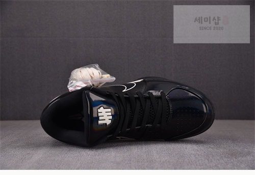 Nike 언더핏 x 나이키 줌 코비 4 프로토 블랙 맘바 신발 4번 이미지