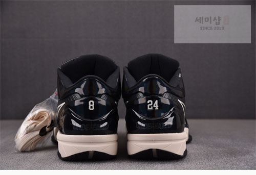 Nike 언더핏 x 나이키 줌 코비 4 프로토 블랙 맘바 신발 6번 이미지