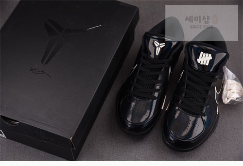 Nike 언더핏 x 나이키 줌 코비 4 프로토 블랙 맘바 신발 8번 이미지