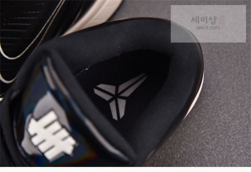 Nike 언더핏 x 나이키 줌 코비 4 프로토 블랙 맘바 신발 11번 이미지