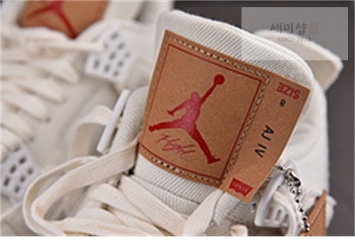 Nike 에어조던4 x 리바이스 레트로 화이트 신발 18번 이미지