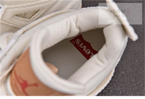 Nike 에어조던4 x 리바이스 레트로 화이트 신발 12번 이미지