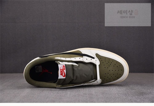 Nike 트레비스 스캇 x 에어조던1 로우 OG 미디엄 올리브 신발 4번 이미지