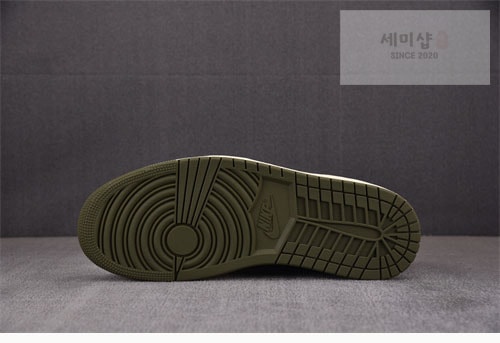 Nike 트레비스 스캇 x 에어조던1 로우 OG 미디엄 올리브 신발 5번 이미지