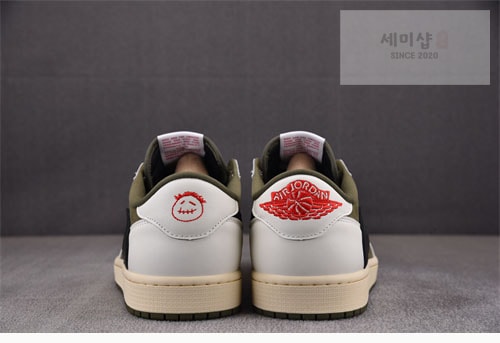 Nike 트레비스 스캇 x 에어조던1 로우 OG 미디엄 올리브 신발 6번 이미지