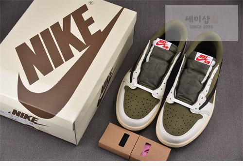 Nike 트레비스 스캇 x 에어조던1 로우 OG 미디엄 올리브 신발 8번 이미지