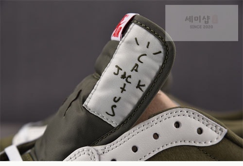 Nike 트레비스 스캇 x 에어조던1 로우 OG 미디엄 올리브 신발 16번 이미지