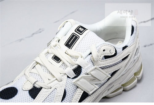 New Balance 뉴발란스 1906R 폴카 도트 스니커즈 M1906RPC 신발 3번 이미지