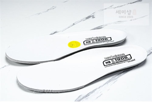 New Balance 뉴발란스 1906R 폴카 도트 스니커즈 M1906RPC 신발 21번 이미지