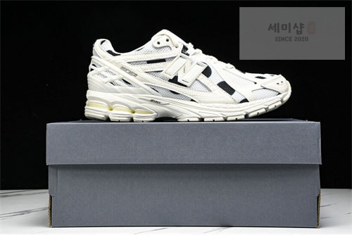 New Balance 뉴발란스 1906R 폴카 도트 스니커즈 M1906RPC 신발 24번 이미지