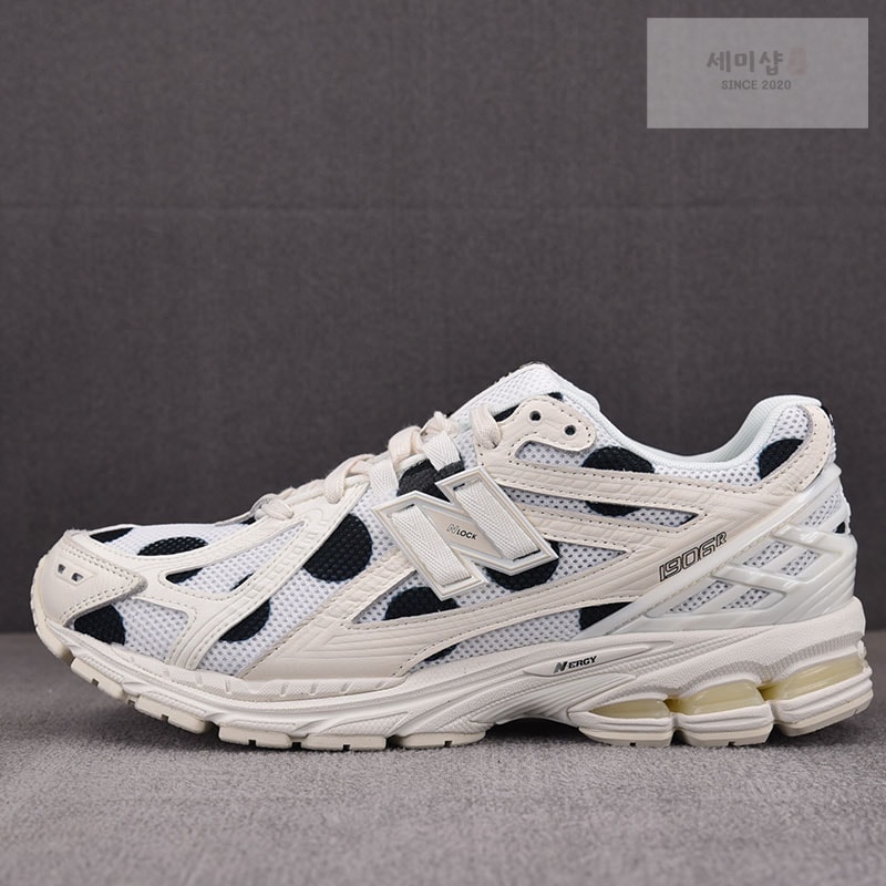 New Balance 뉴발란스 1906R 폴카 도트 화이트 M1906RPC 신발 13번 이미지