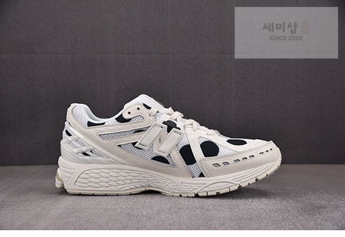 New Balance 뉴발란스 1906R 폴카 도트 화이트 M1906RPC 신발 1번 이미지