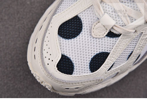 New Balance 뉴발란스 1906R 폴카 도트 화이트 M1906RPC 신발 5번 이미지