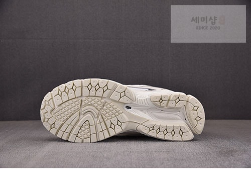 New Balance 뉴발란스 1906R 폴카 도트 화이트 M1906RPC 신발 6번 이미지