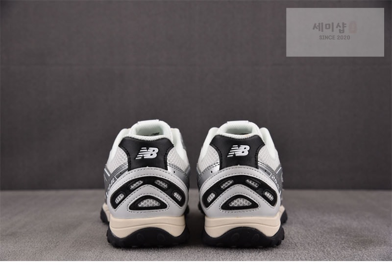 New Balance 뉴발란스 204L 실버 메탈릭 블랙 U204LSWD 신발 12번 이미지