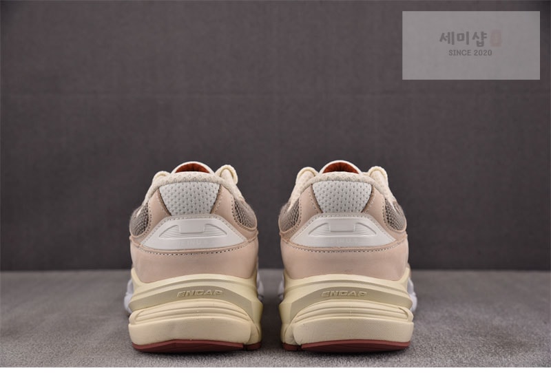 New Balance 뉴발란스 x 로로피아나 990v6 스니커즈 신발 4번 이미지