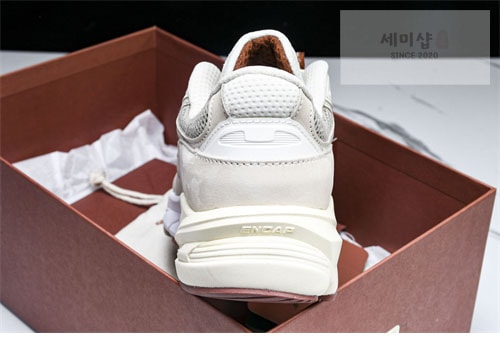 New Balance 뉴발란스 x 로로피아나 990v6 스니커즈 레플리카 22번 이미지 - 신발 | 세미샵 레플리카 사이트