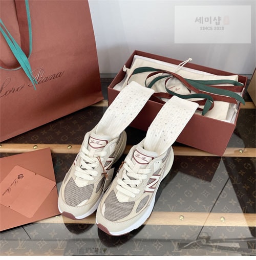 New Balance 뉴발란스 x 로로피아나 990v6 스니커즈 레플리카 11번 이미지 - 신발 | 세미샵 레플리카 사이트