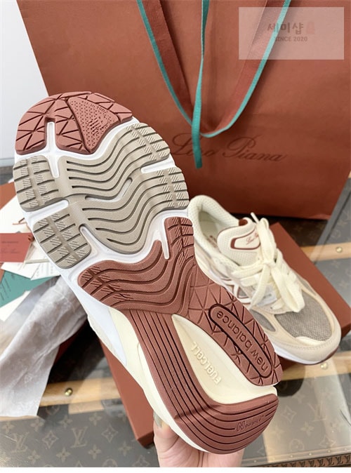New Balance 뉴발란스 x 로로피아나 990v6 스니커즈 레플리카 20번 이미지 - 신발 | 세미샵 레플리카 사이트