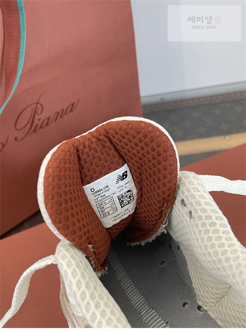 New Balance 뉴발란스 x 로로피아나 990v6 스니커즈 레플리카 22번 이미지 - 신발 | 세미샵 레플리카 사이트
