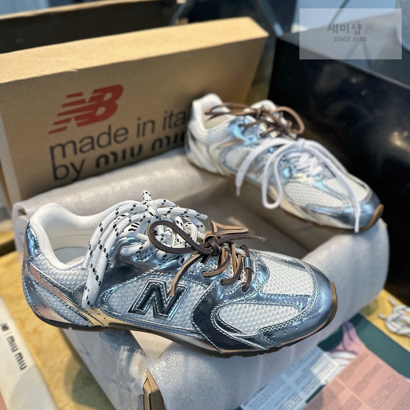 New Balance 뉴발란스 x 미우미우 530 SL 메탈릭 가죽 메쉬 스니커즈 신발 1번 이미지